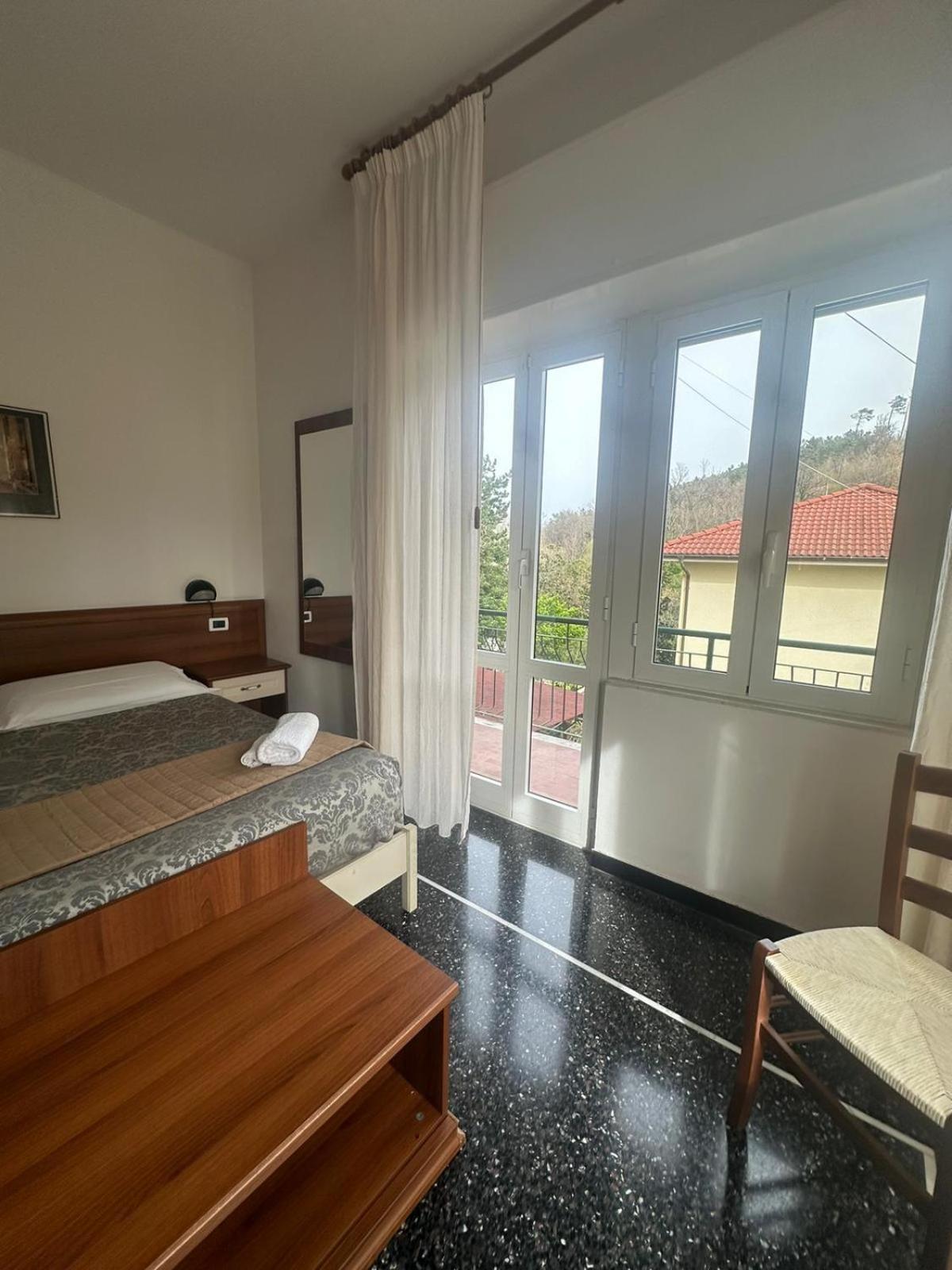 Hotel La Pineta Cogoleto Exterior photo